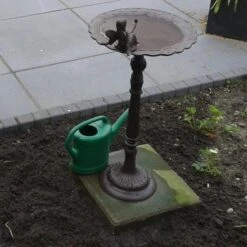 Vogelbad Gietijzer Op Voet Met Elfje -Huisdier Winkel vogelbad gietijzer elfje 1484056262 4 600